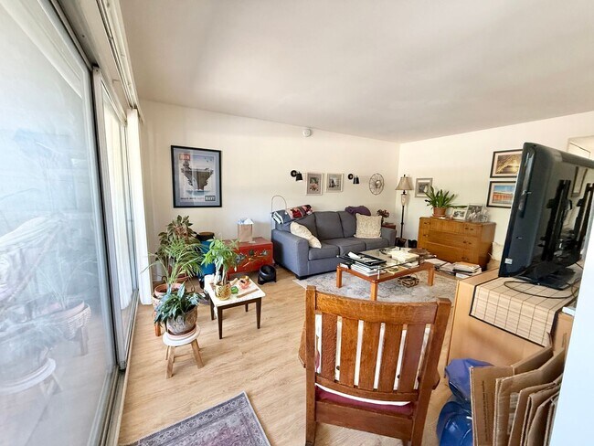 Foto del edificio - Bright and Spacious Laguna Village Condo!