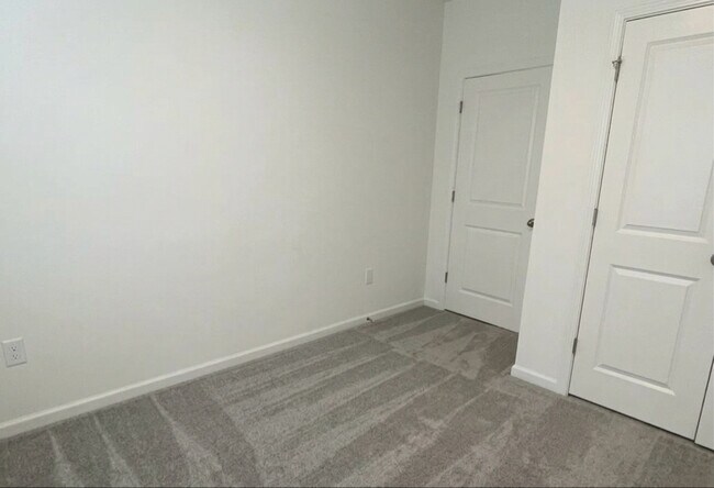 Building Photo - 960 Rift Vly Dr