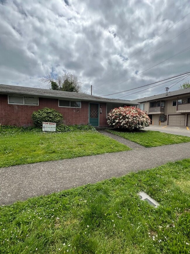 Building Photo - 352-352 E 17th Ave