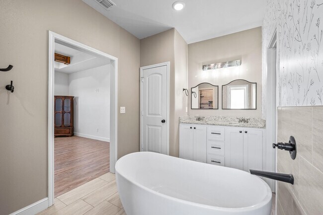 Foto del edificio - 9410 N Farm to Market Rd 1729