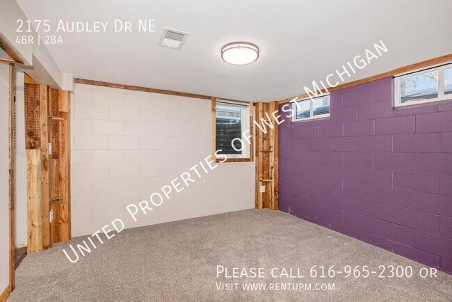 Foto del edificio - Available Now | 4 bed 2 bath single-family...