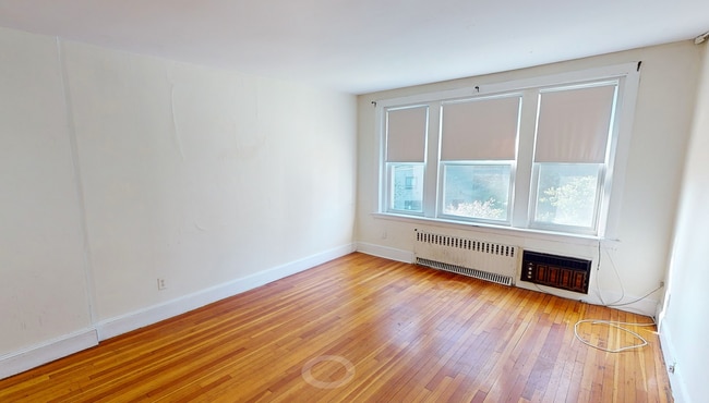 Building Photo - 9/1 - No Fee! Washington Sq 2BR/2BA, heat/hot water inc!