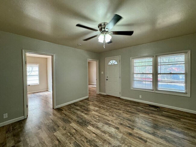 Foto del edificio - 826 N Chautauqua St