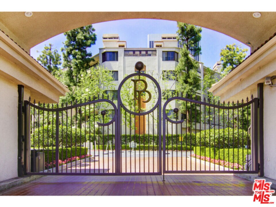 Primary Photo - 2131 Century Park Ln