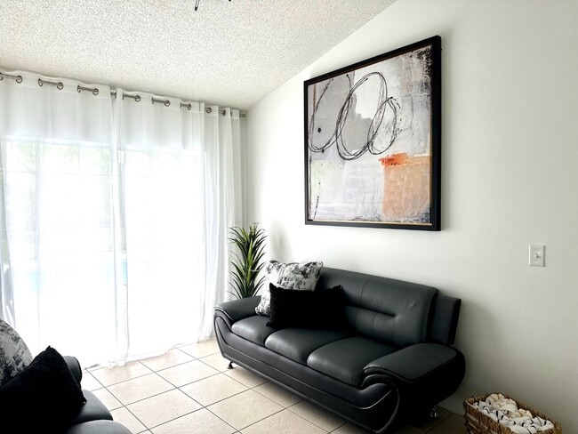 Foto del edificio - 333 W Shoreline Dr