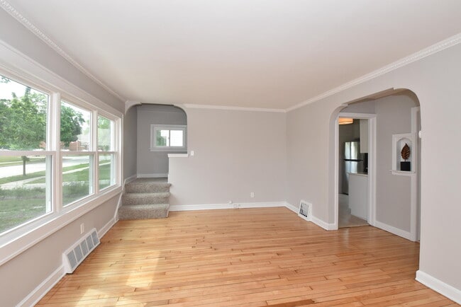 Building Photo - 3555 S 87th St