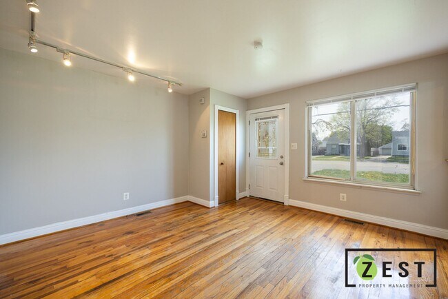 Building Photo - *Pet Friendly*