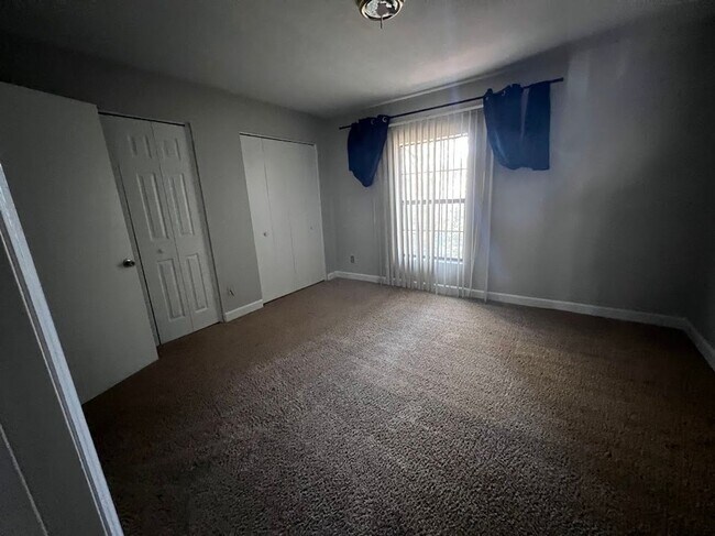 Foto del edificio - 2 Bedroom / 1 Full and 2 Half Bath -