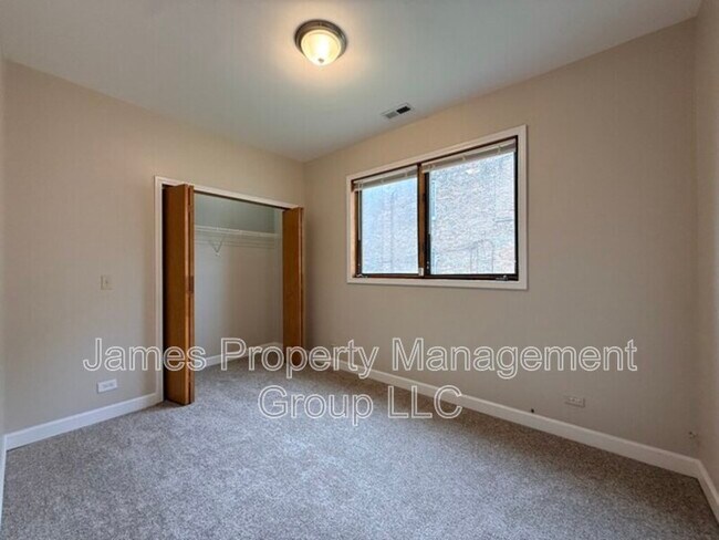 Building Photo - 2731 W Congress Pkwy