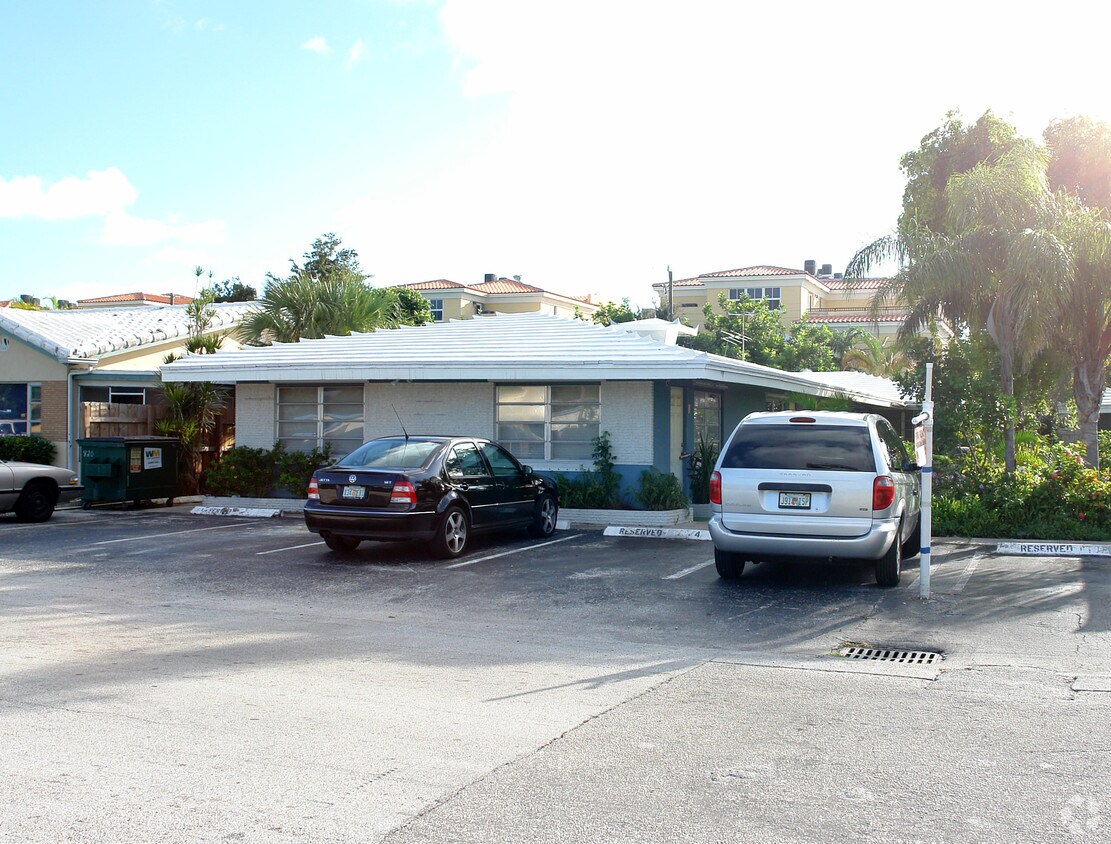 Foto principal - Victoria Park Regency: 820 NE 16 Ave