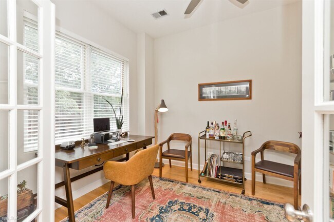 Foto del edificio - 3 br, 2 bath Condo - 3656 N Paulina St