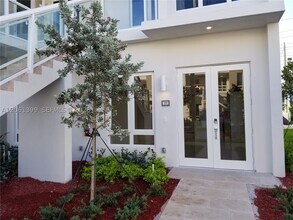 Building Photo - 10220 NW 63rd Terrace