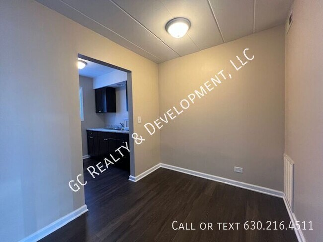 Building Photo - ***SECOND FLOOR - WEST CHICAGO LOCATION / ...