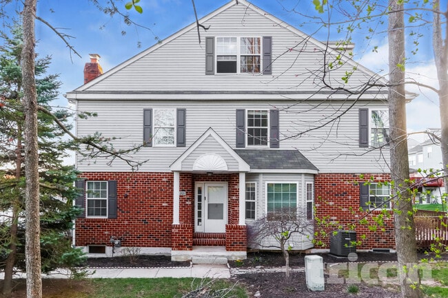 Building Photo - 2201 Grant Ct