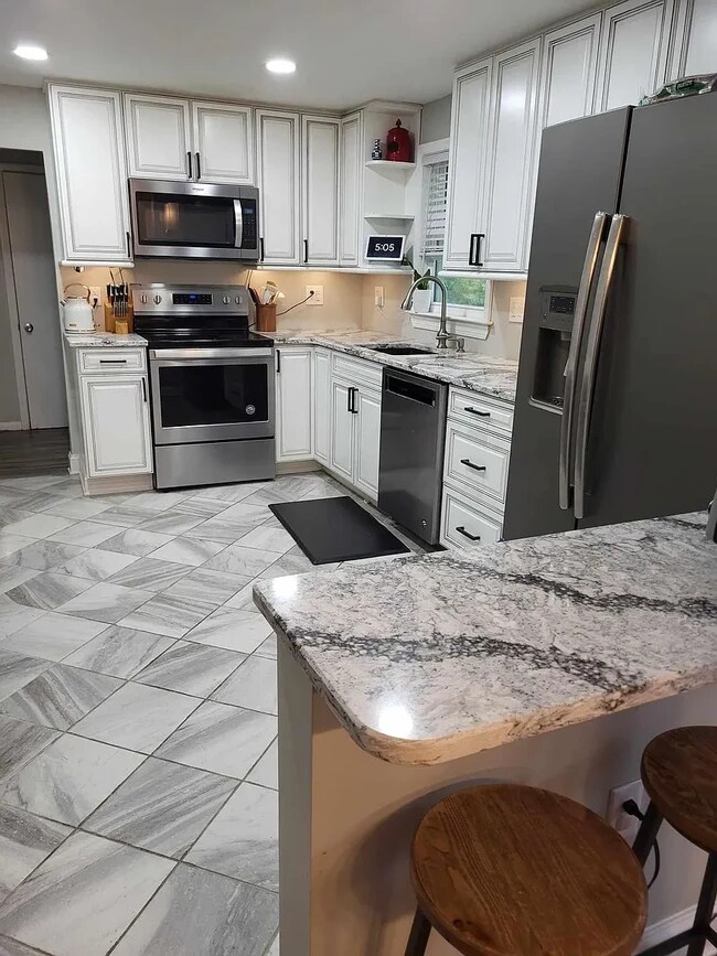 Foto del edificio - 566 S Old Middletown Rd