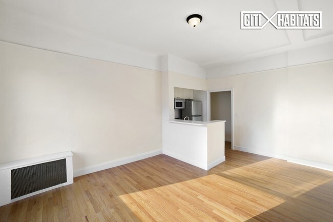 Building Photo - 57 W 75th St