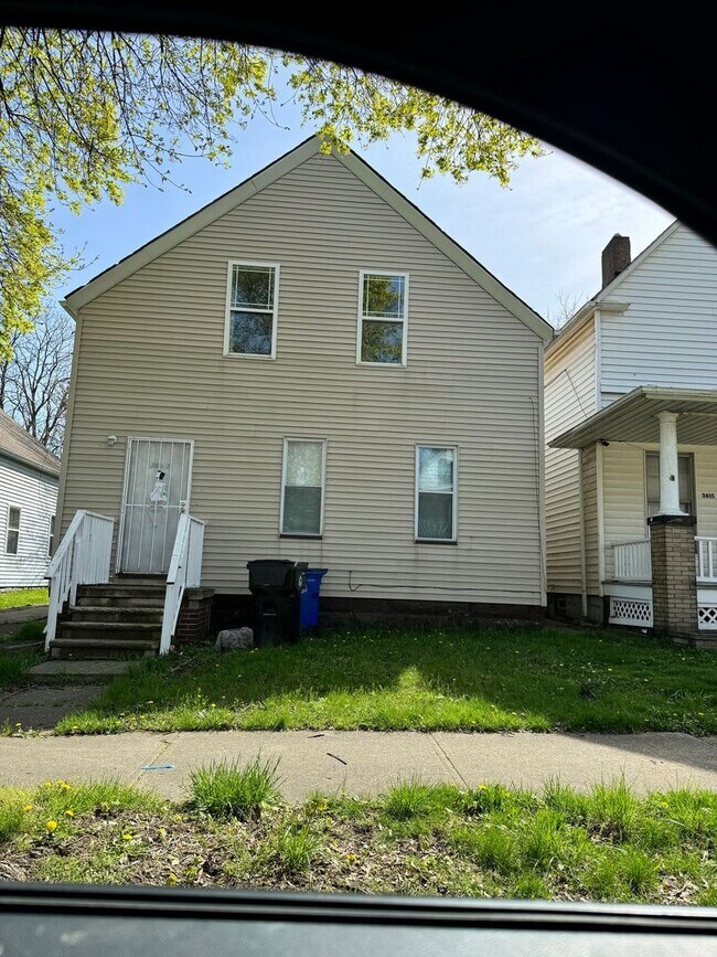 Building Photo - Spacious single home