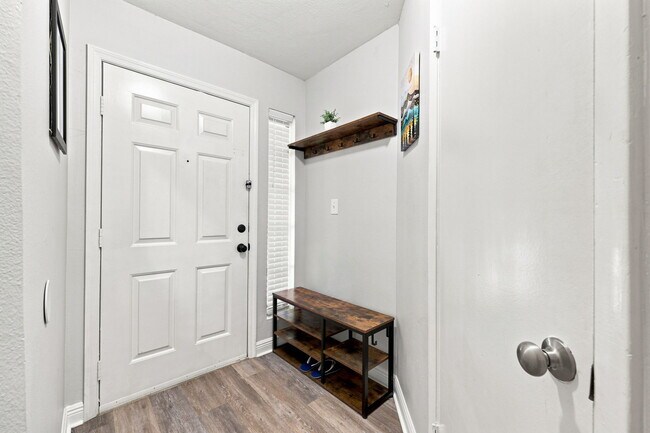 Building Photo - 8630 Mallard Reserve Dr