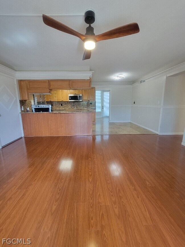 Foto del edificio - 1372 Archer St