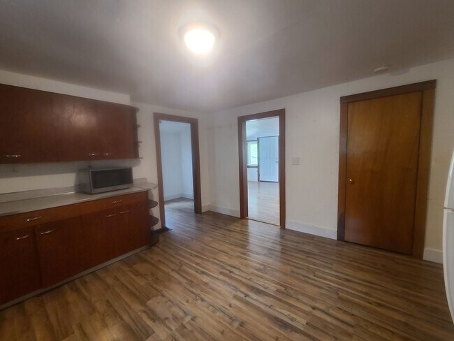 Foto del edificio - 2 Bedroom 1 Bath House -- outside of town -- Available 08/05/2026