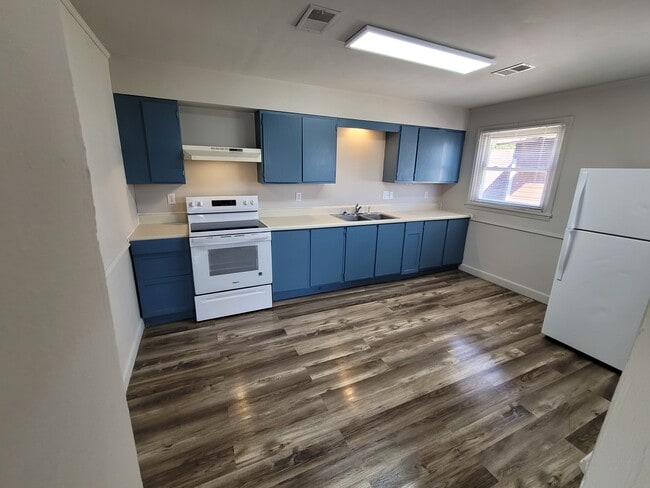 Kitchen - 412 Fairview Ave