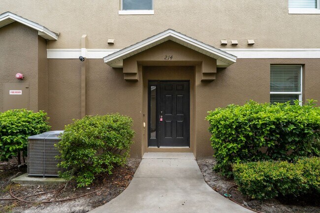 Foto del edificio - Elegant condo located in St. Cloud. This 2 bedrooms 2 baths unit has a 1 car garage