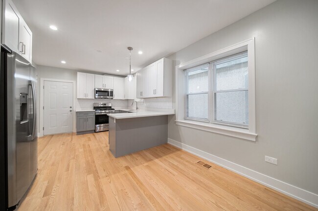 Foto del edificio - 3014 N California Ave