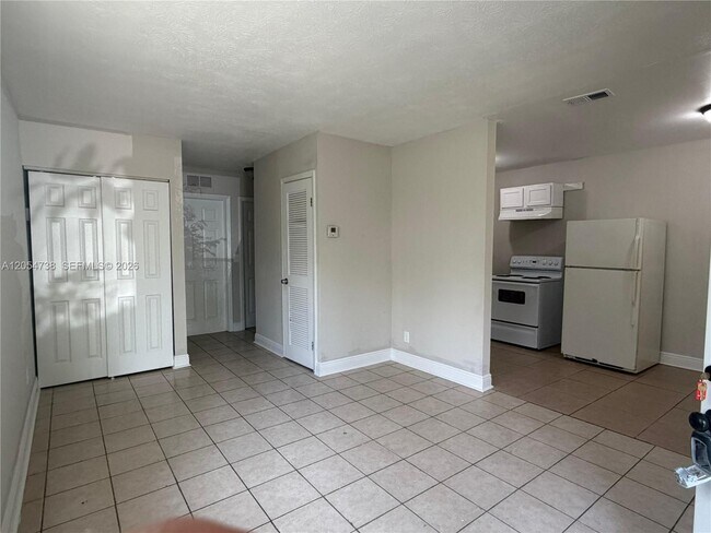Foto del edificio - 7231 Bailey Ct