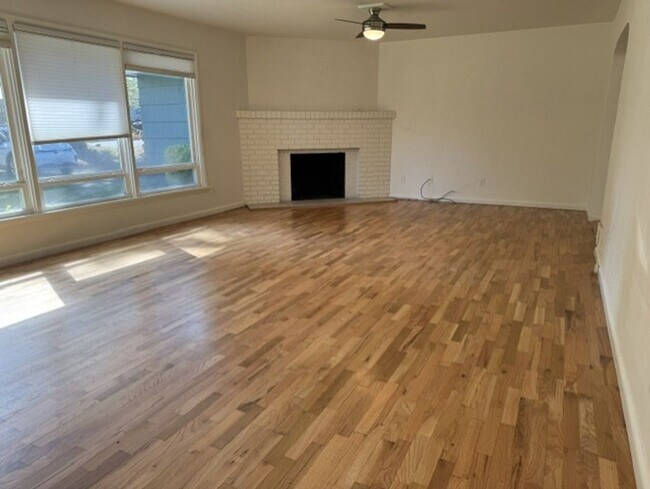 Foto del edificio - Single level home in Mid Town