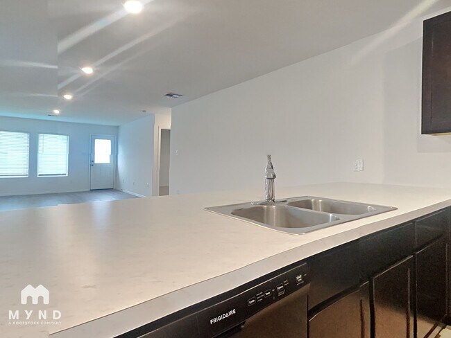 Foto del edificio - 26815 Wilderye Cv Ln