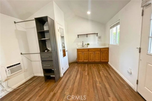 Foto del edificio - 852 N Lugo Ave