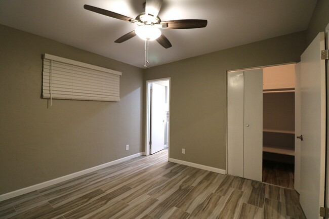 Building Photo - 5222 East Windsor Avenue, Unit 3