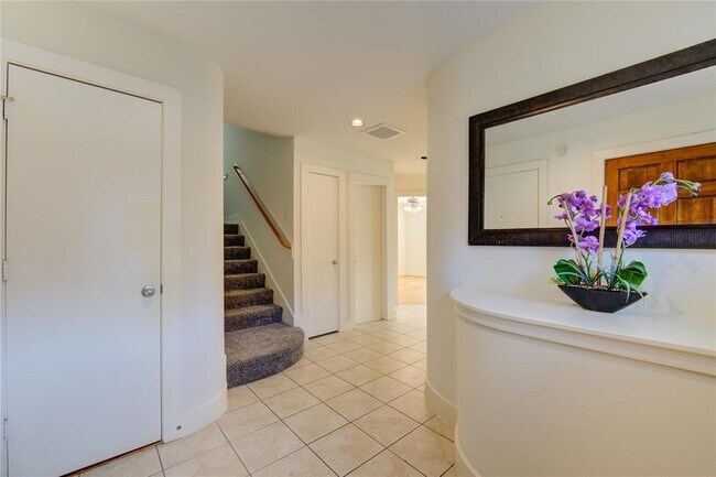 Building Photo - 8656 Meadowcroft Dr