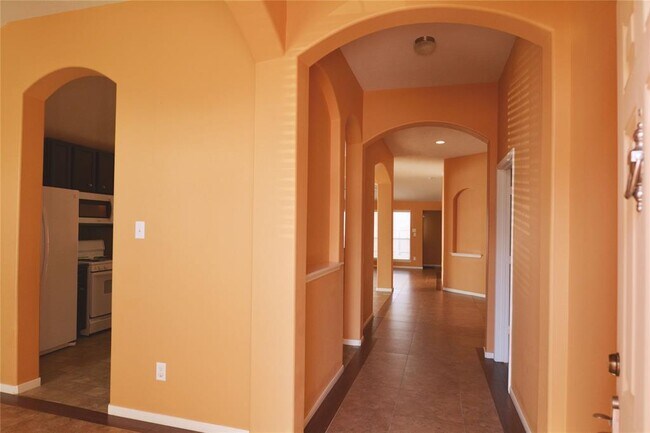 Foto del edificio - 9303 Daisy Cove Ln