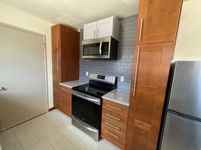 Building Photo - Gorgeous 2 Bedroom in Tahoe Park