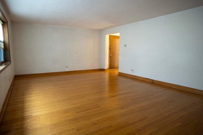 Building Photo - 7228 S Phillips Ave