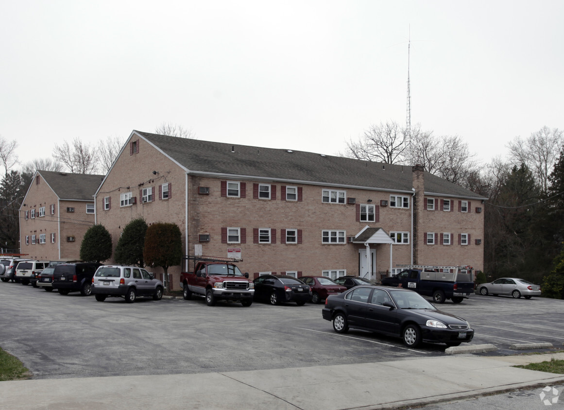 Foto principal - West Chester Apartments