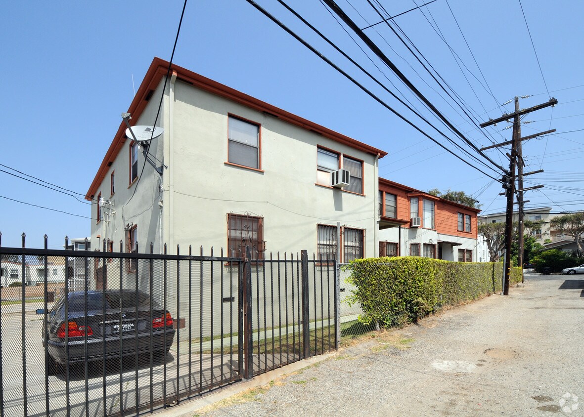 Building Photo - 5312-5316 1/2 Packard St.