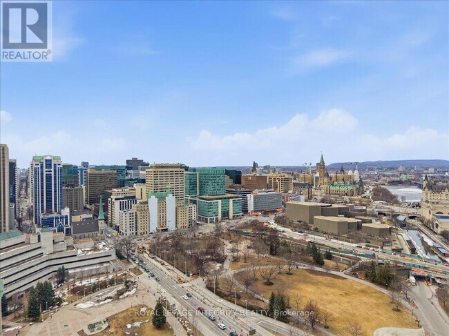 Photo du bâtiment - 161 Laurier Ave W
