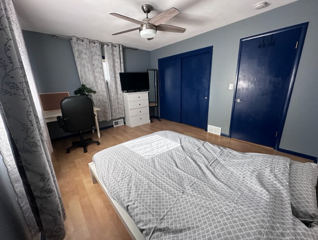 Building Photo - 513 13th St NE