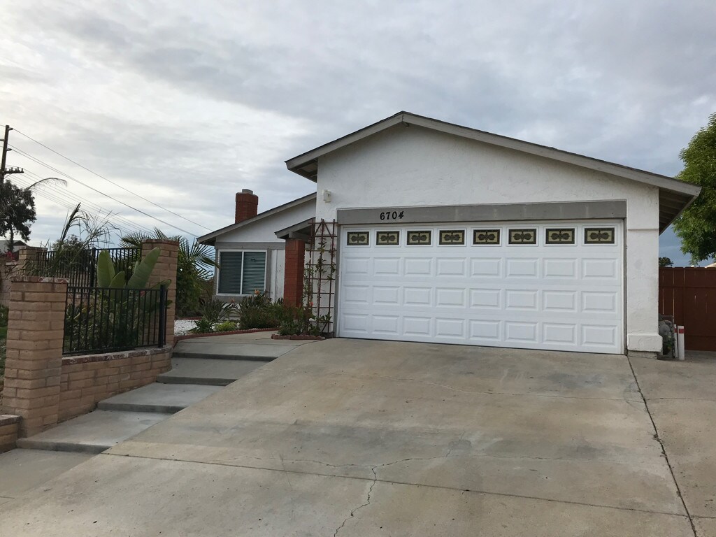 Building Photo - 6704 Windward St