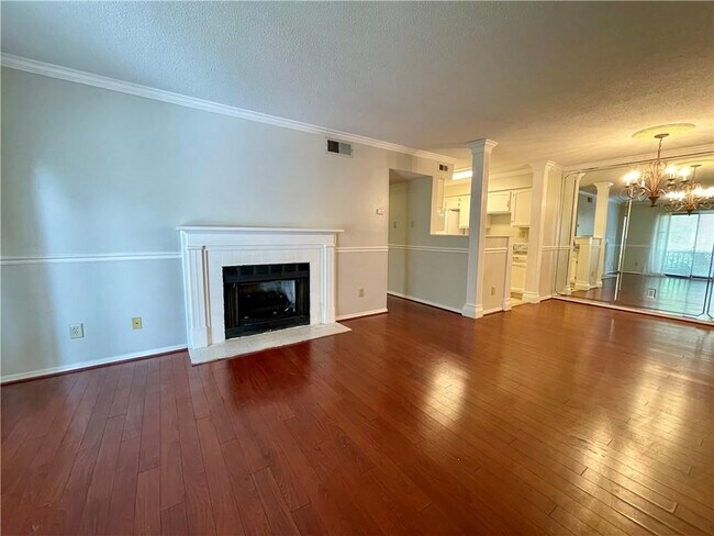 Building Photo - 6040 Grelot Rd