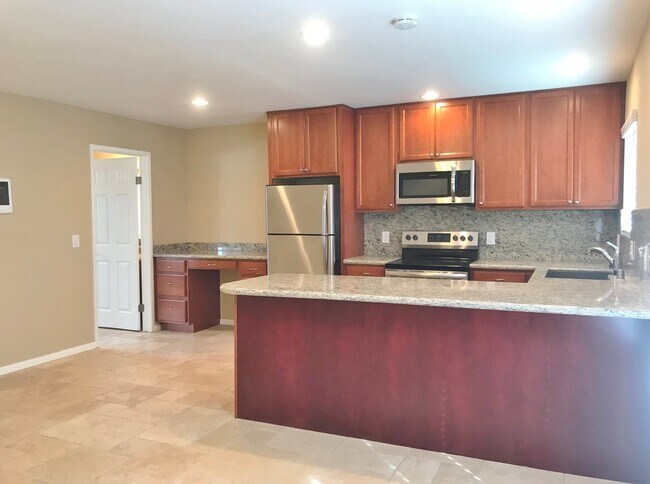 Foto del edificio - Beautiful and Spacious Apartment in Gated ...
