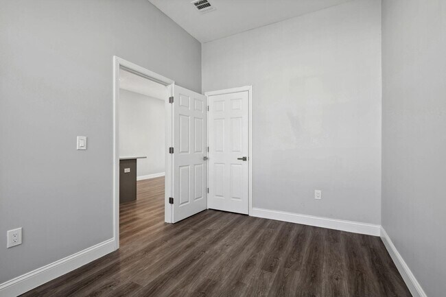 Foto del edificio - 96 Greylock Ave