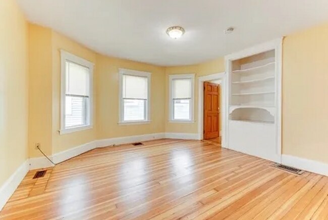 Building Photo - 8 Ridgewood St