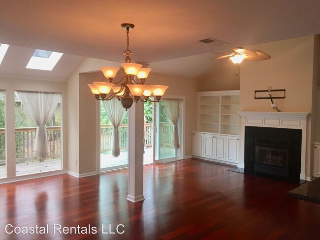 Building Photo - 3 br, 2 bath House - 8 Evergreen Lane
