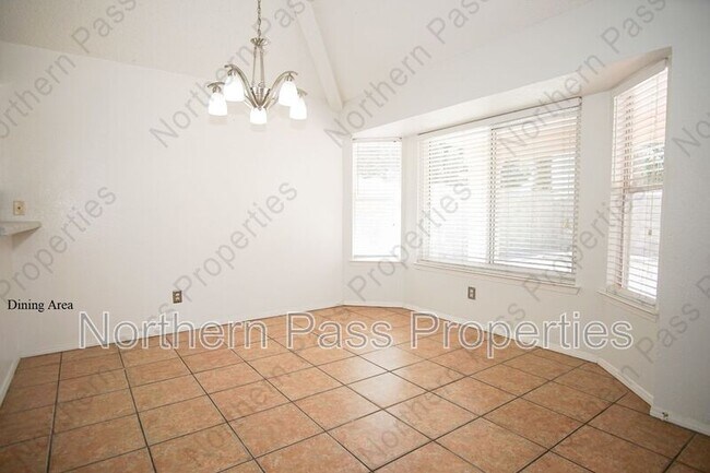 Building Photo - 14006 Glenosa Dr