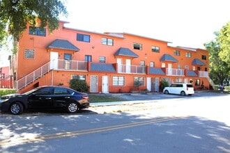 Building Photo - 2260 W 55th St