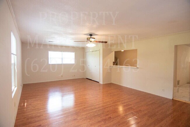 Foto del edificio - 3-bedroom, 2-bath