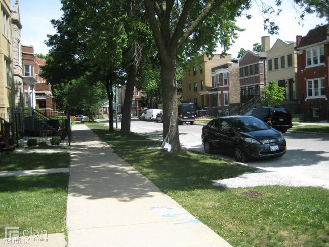 Foto del edificio - 3 br, 1 bath  - 2936 N FAIRFIELD Apt 2 Unit 2